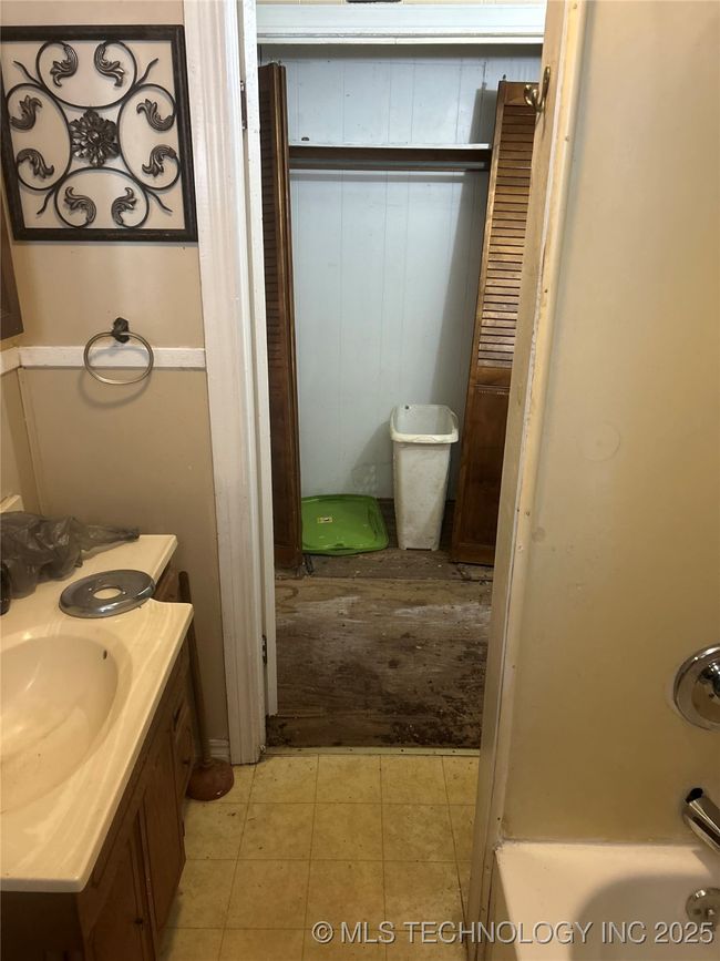 220 Comanche Ave, House other with 2 bedrooms, 1 bathrooms and null parking in McAlester OK | Image 24