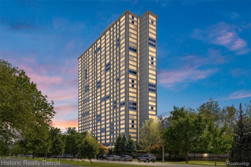 2803-1300 E Lafayette St, Detroit, MI, 48207-2926 | Card Image