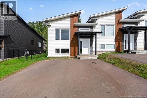 28 De La Colline Crt, House with 3 bedrooms, 2 bathrooms and null parking in Dieppe NB | Card Image