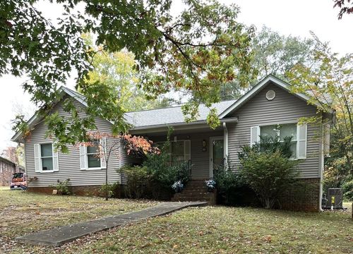 135 Mountain View Cir, Greenville, SC, 29609-1749 | Card Image