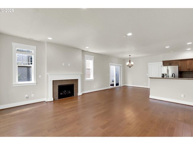 385 Sw Mitchum Ter, House other with 3 bedrooms, 3 bathrooms and 2 parking in Beaverton OR | Image 6