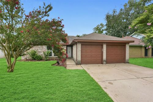 331 Enfield Dr, Highlands, TX, 77562-4517 | Card Image