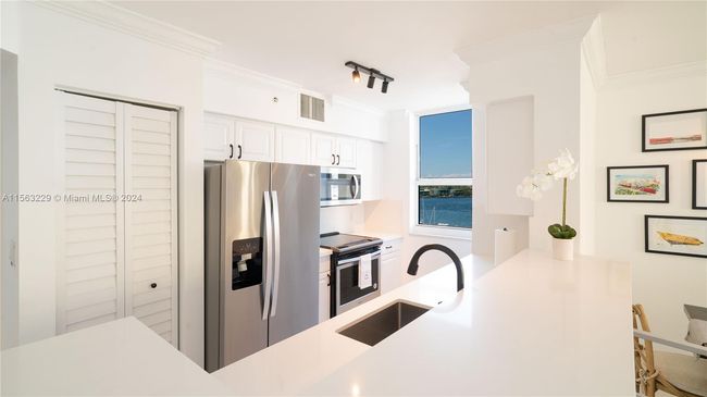 APT-1012 - 90 Alton Rd, Condo with 2 bedrooms, 2 bathrooms and null parking in Miami Beach FL | Image 6