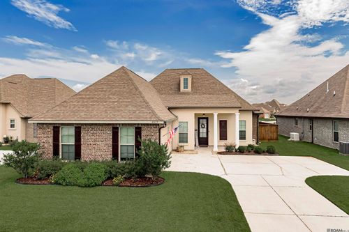 6302 Soaring Dr, Gonzales, LA, 70737-8642 | Card Image