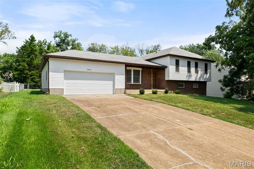 10163 Concord School Rd, Saint Louis, MO, 63128-1224 | Card Image