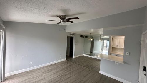 apt-208-9550 Deering Dr, Houston, TX, 77036-7928 | Card Image