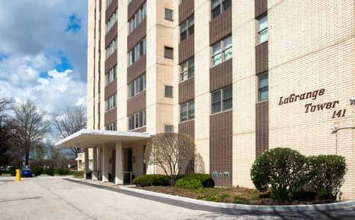 306-141 N La Grange Road, La Grange, IL, 60525 | Card Image