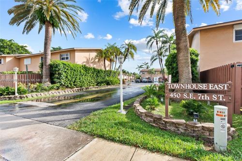 apt-230-450 Se 7th St, Dania Beach, FL, 33004-4417 | Card Image