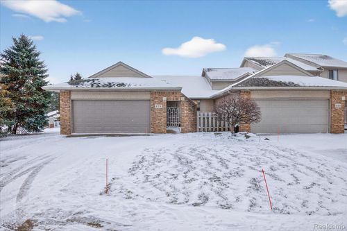 19-174 Addison Cir, Fowlerville, MI, 48836-8773 | Card Image