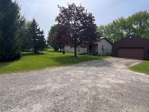 5275 Lippincott Rd, Lapeer, MI, 48446-9711 | Card Image