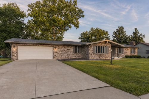 601 Meadowbrook Cir, MOBERLY, MO, 65270-3522 | Card Image
