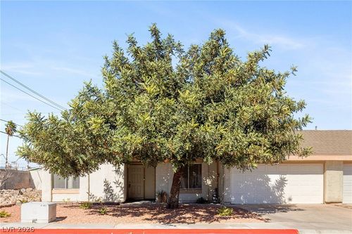 5720 Ridgeline Ave, Las Vegas, NV, 89107-1526 | Card Image