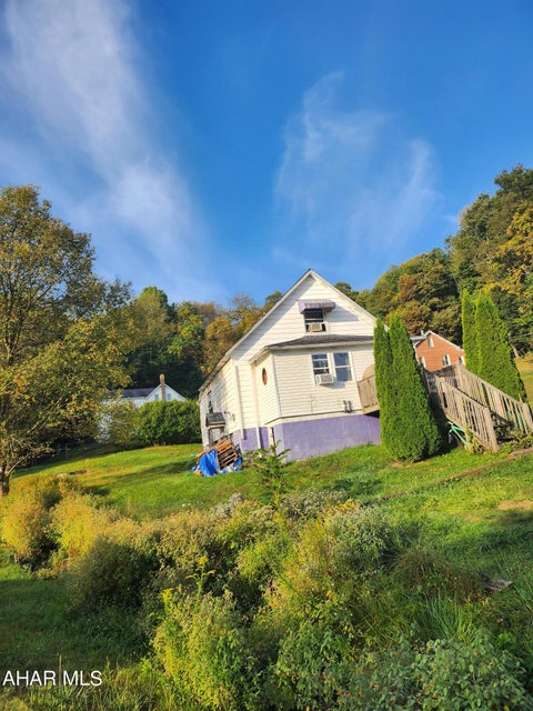 Short St, Nanty Glo, PA 15943