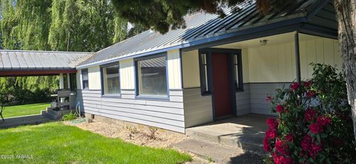 9810 Us Highway 12, Naches, WA, 98937-9757 | Card Image