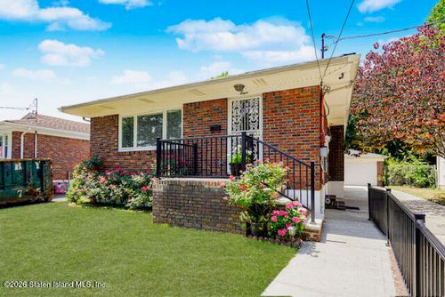 8 Piedmont Ave, Staten Island, NY, 10305-2805 | Card Image