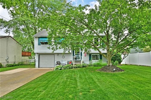 2555 Walnut St, Girard, OH, 44420-3154 | Card Image