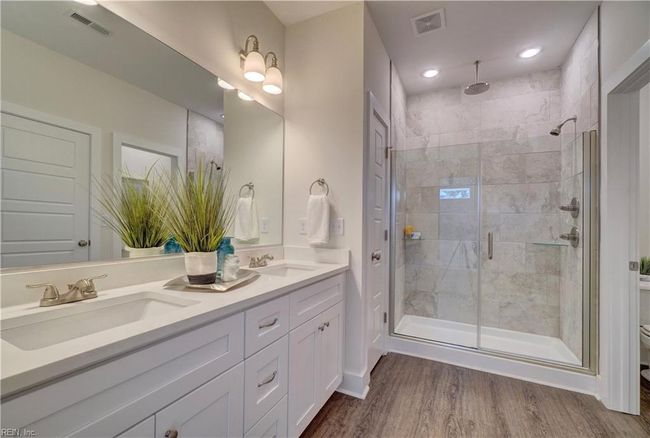 Primary Bathroom with Shower | Image 25