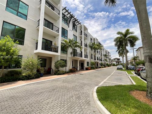 15-4700 Nw 84th Ave, Doral, FL, 33166-5967 | Card Image