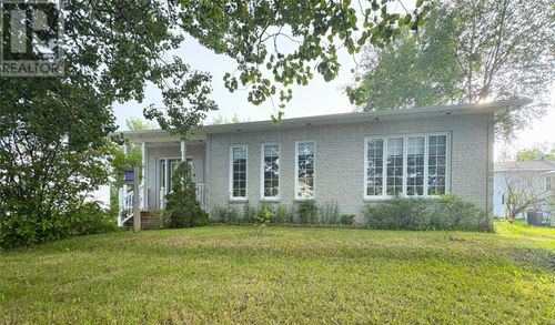 7 Elizabeth Ave, Happy Valley Goose Bay, NL, A0P1C0 | Card Image