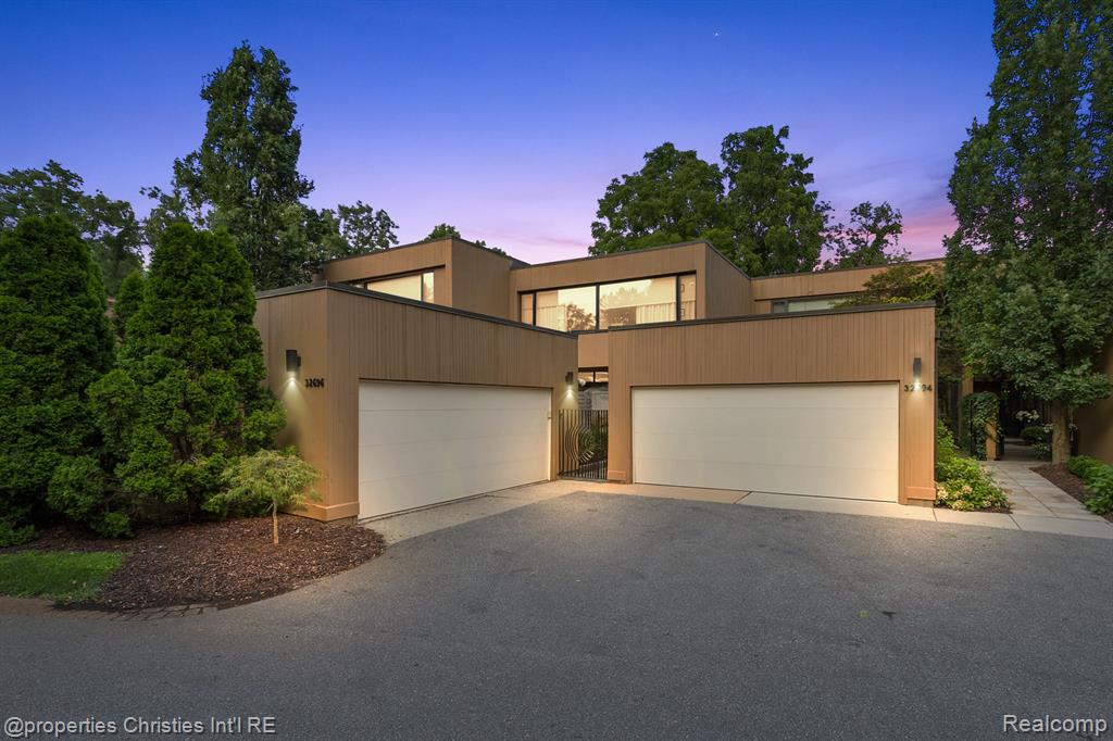 Ravine Dr, Franklin, MI 48025