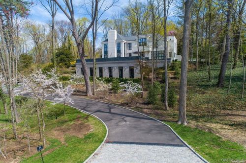 8 Frost Creek Dr, Locust Valley, NY, 11560-1004 | Card Image