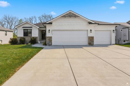 9674 Heather Ln, Manhattan, KS, 66502-1884 | Card Image