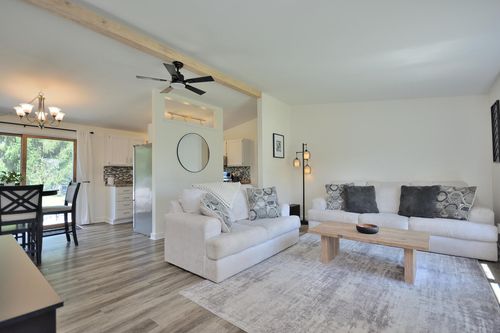 N160W19520 Clover Ln, Jackson, WI, 53037-9501 | Card Image
