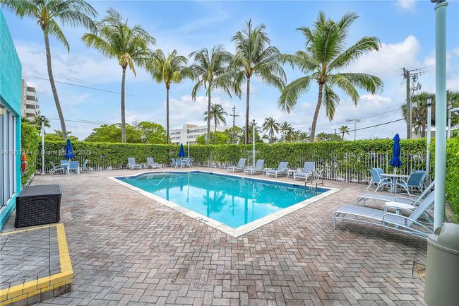 APT-304 - 1555 N Treasure Dr, Condo with 2 bedrooms, 2 bathrooms and null parking in North Bay Village FL | Image 22