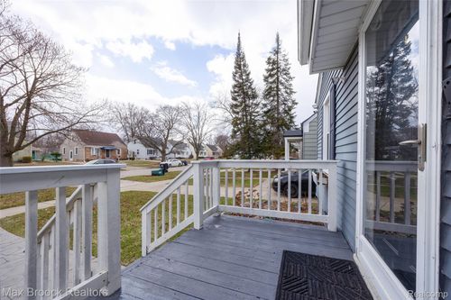 1621 Whitcomb Ave, Royal Oak, MI, 48073-4741 | Card Image