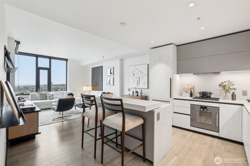 unit-703-889 Avenue Sq Ne, Bellevue, WA, 98004-6399 | Card Image