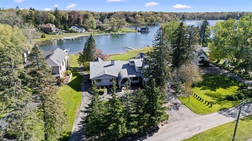 2440 Lake Angelus Ln, Lake Angelus, MI, 48326-1010 | Card Image
