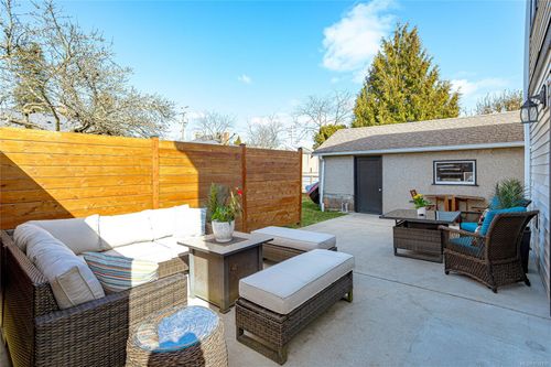 3172 Wascana St, Victoria, BC, V9A1W3 | Card Image