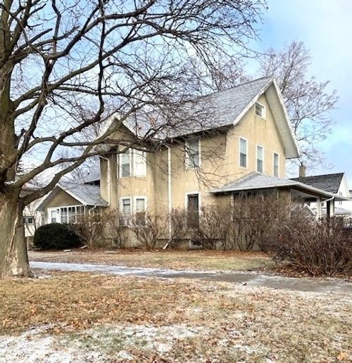 903 East St, Grinnell, IA, 50112-2034 | Card Image