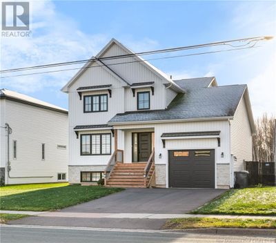 685 Rue Centrale, House other with 4 bedrooms, 4 bathrooms and null parking in Dieppe NB | Image 1