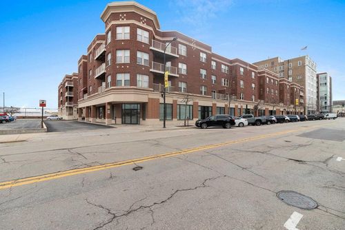 435a-118 S Washington Street Street, GREEN BAY, WI, 54301 | Card Image