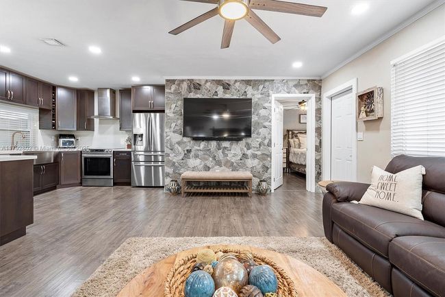 8420 Taft St, House other with 3 bedrooms, 1 bathrooms and null parking in Pembroke Pines FL | Image 5