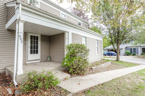 995 Bosworthfield Rd, Barrington, IL, 60010-3151 | Card Image