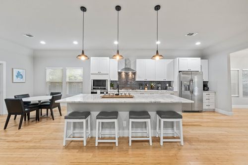 422 E Woodlawn Ave, San Antonio, TX, 78212-4348 | Card Image