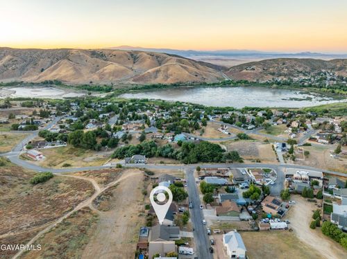 42635 Pinecliff St, Lake Hughes, CA, 93532-1306 | Card Image