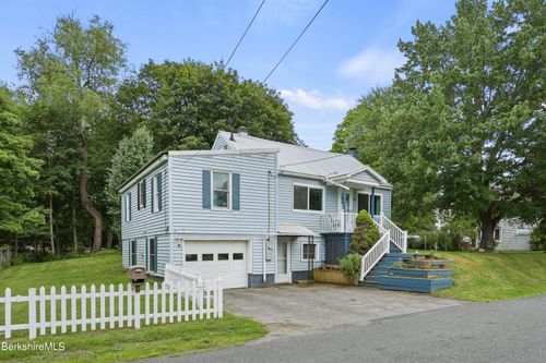 20 White Oaks Rd, Williamstown, MA, 01267-2256 | Card Image
