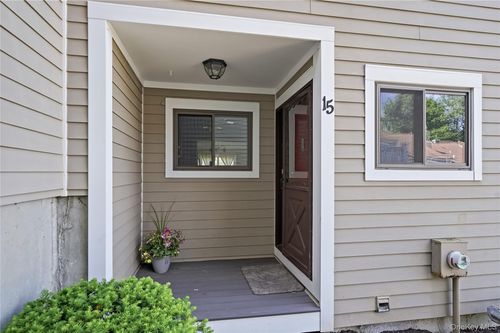 15 Park Dr, Mount Kisco, NY, 10549-1134 | Card Image