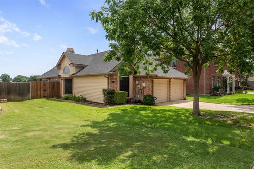 2212 Lakeshore Dr, Flower Mound, TX, 75028-4636 | Card Image