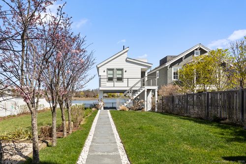 11 Old Mill Rd, Westport, CT, 06880-6622 | Card Image