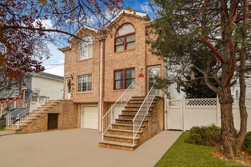 111 Elmbank St, Staten Island, NY, 10312-6022 | Card Image