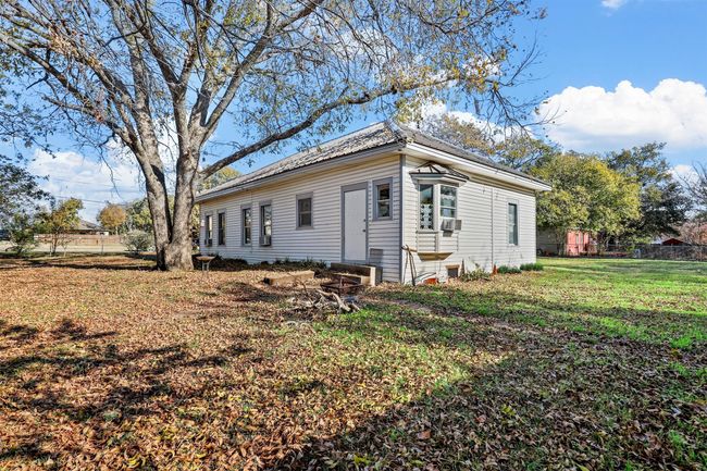 213 W Eldred St, House other with 3 bedrooms, 1 bathrooms and null parking in Burleson TX | Image 5