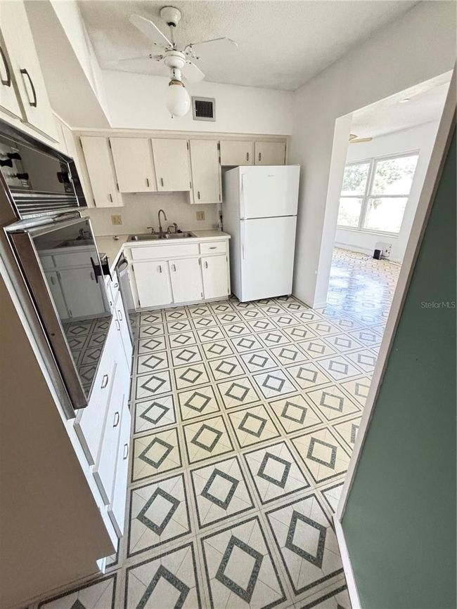 APT-48 - 2404 Florentine Way, Condo with 2 bedrooms, 2 bathrooms and null parking in CLEARWATER FL | Image 7