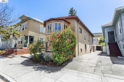 3246 Martin Luther King Jr Way, Oakland, CA, 94609-2915 | Card Image