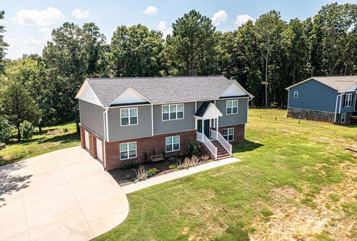 6091 Isaiah Ct, Hickory, NC, 28601-9133 | Card Image