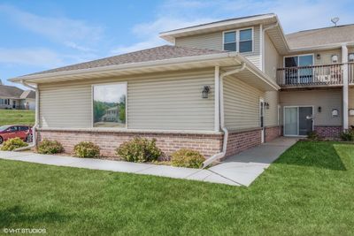 334 Brookside Dr, Condo with 2 bedrooms, 2 bathrooms and null parking in Mayville WI | Image 1