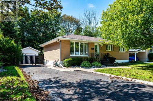 447 Mcewen Dr, Kingston, ON, K7M3W6 | Card Image